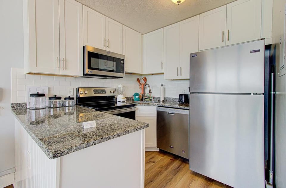 Atlantic Towers 705-large-010-069-Kitchen-1500x986-72dpi