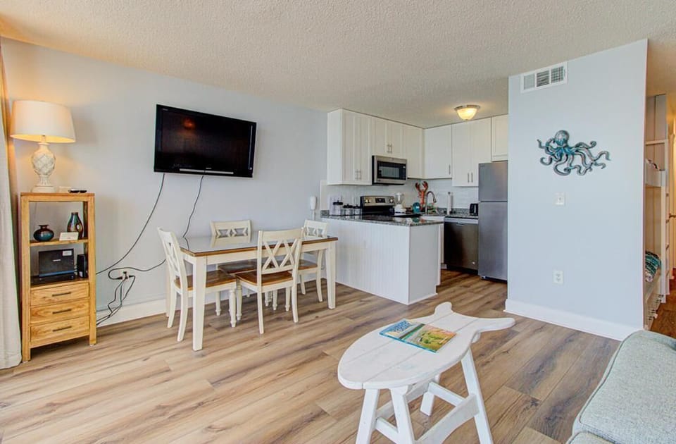 Atlantic Towers 705-large-007-053-Main Living Area-1500x985-72dpi