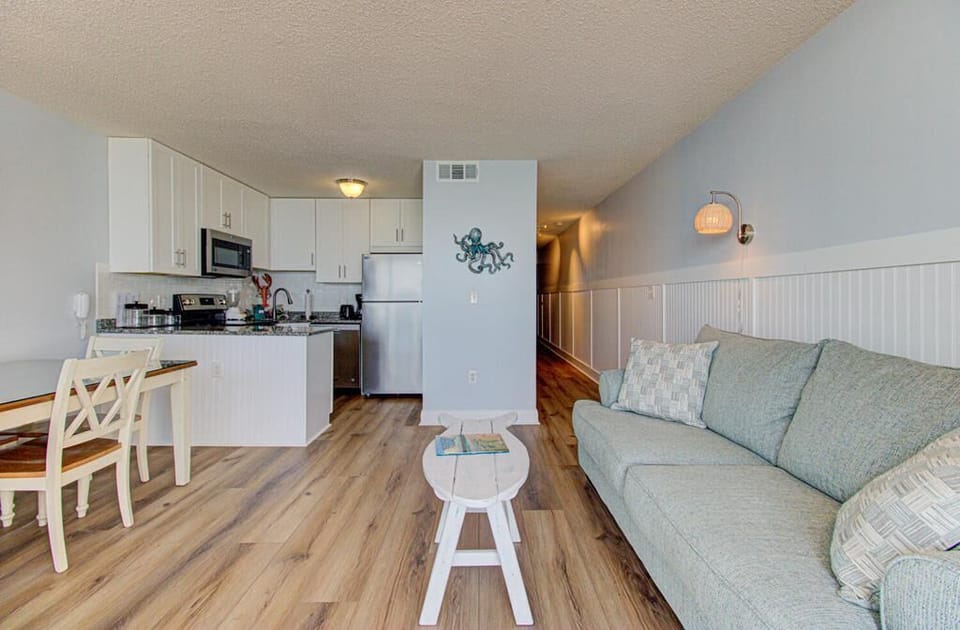 Atlantic Towers 705-large-005-068-Main Living Area-1500x986-72dpi