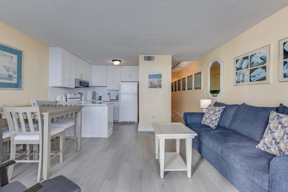 Atlantic Towers 709-print-006-014-Main Living Area-4200x2800-300dpi