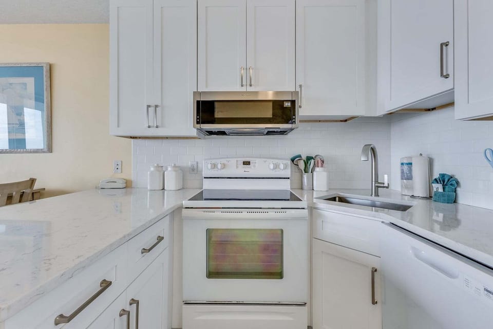 Atlantic Towers 709-print-010-005-Kitchen-4200x2800-300dpi