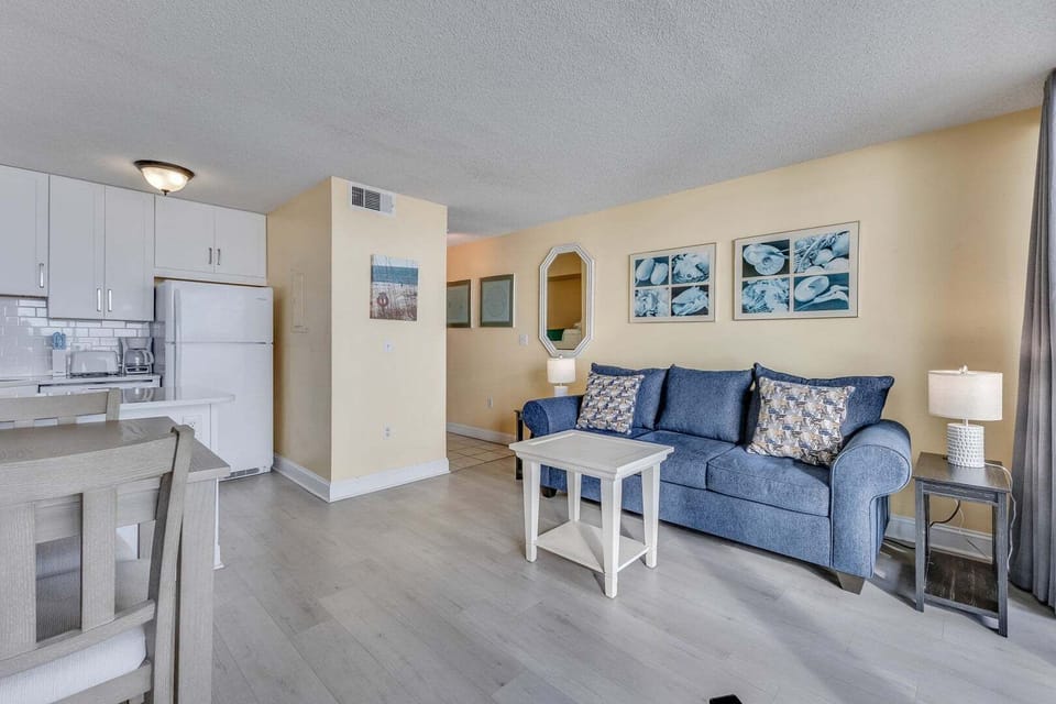 Atlantic Towers 709-print-005-013-Main Living Area-4200x2800-300dpi