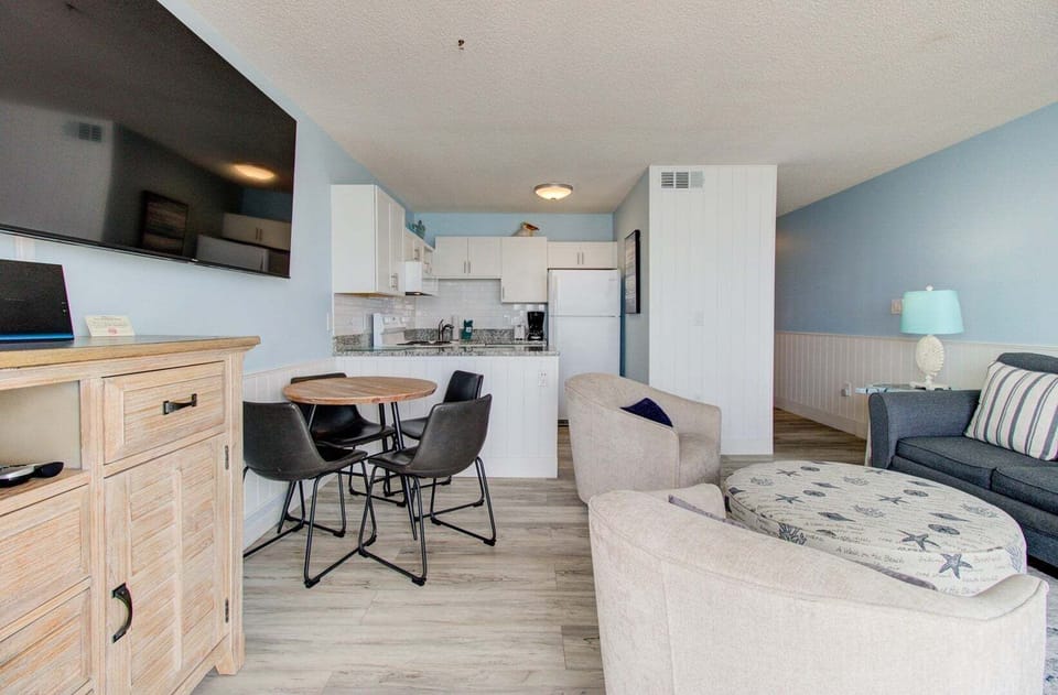 Atlantic Towers 711-print-009-037-Main Living Area-4200x2761-300dpi