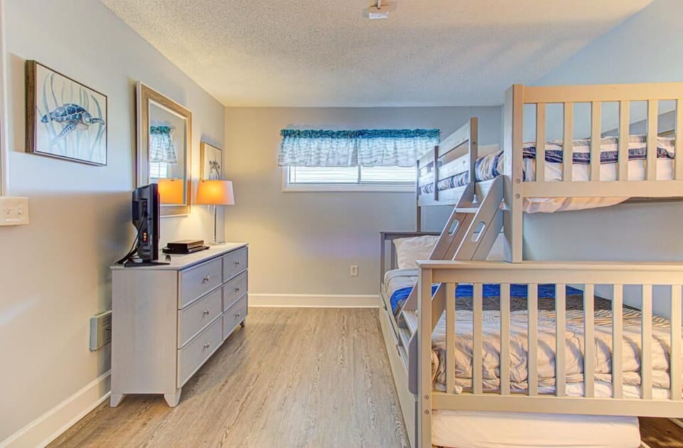 Atlantic Towers 712-large-021-039-Bedroom 2-1500x986-72dpi