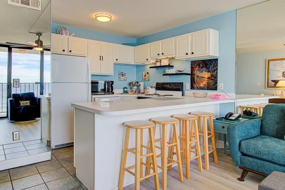 Atlantic Towers 712-large-010-056-KitchenBreakfast Bar-1498x1000-72dpi