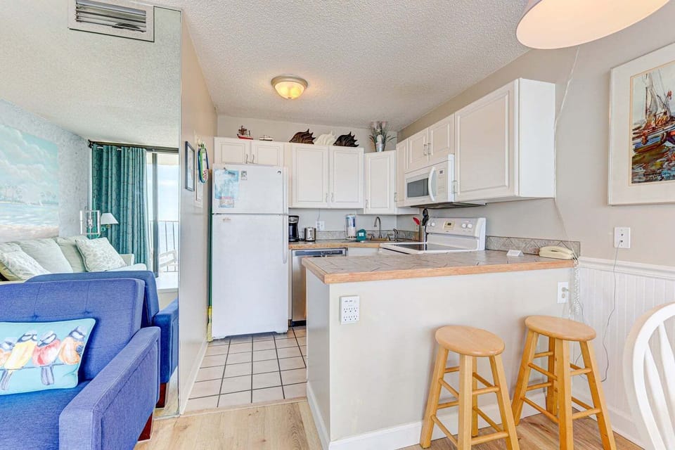 Atlantic Towers 801-print-010-018-KitchenEating Area-4200x2800-300dpi