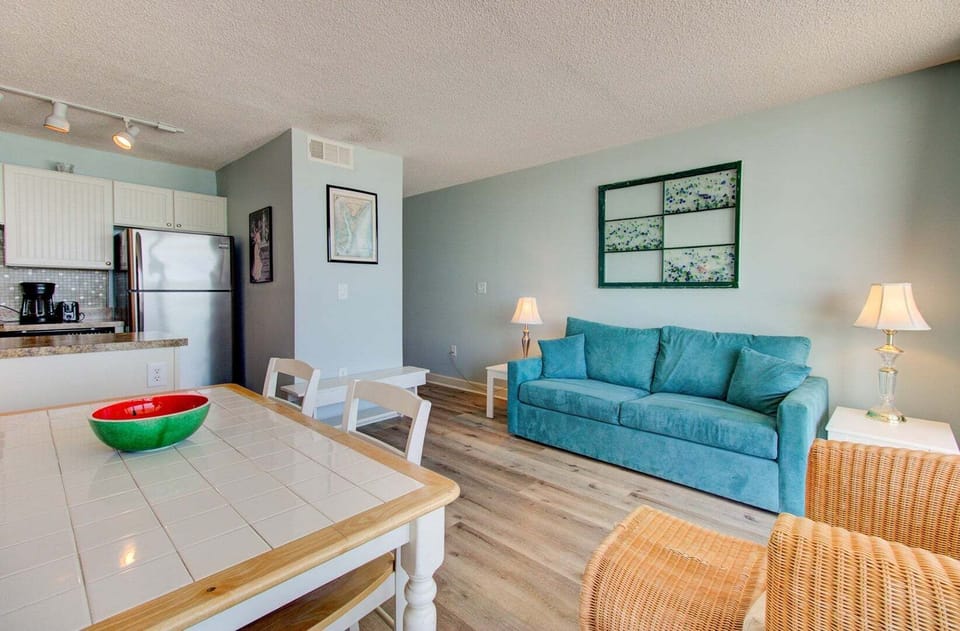Atlantic Towers 802-print-005-009-Main Living Area-4200x2760-300dpi