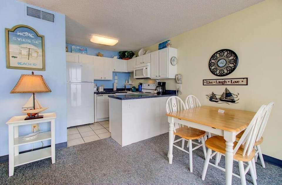 Atlantic Towers 806-large-008-005-KitchenEating Area-1500x986-72dpi