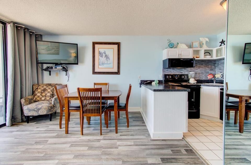 Atlantic Towers 809-large-009-020-KitchenEating Area-1500x986-72dpi