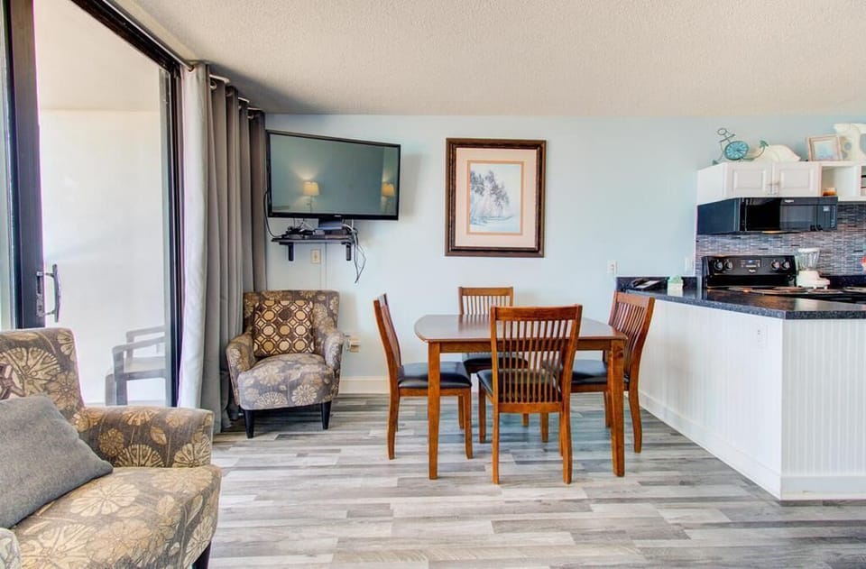 Atlantic Towers 809-large-008-014-Main Living Area-1500x986-72dpi