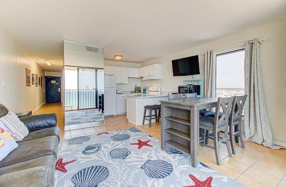 Atlantic Towers 901-large-007-010-Main Living Area-1500x986-72dpi