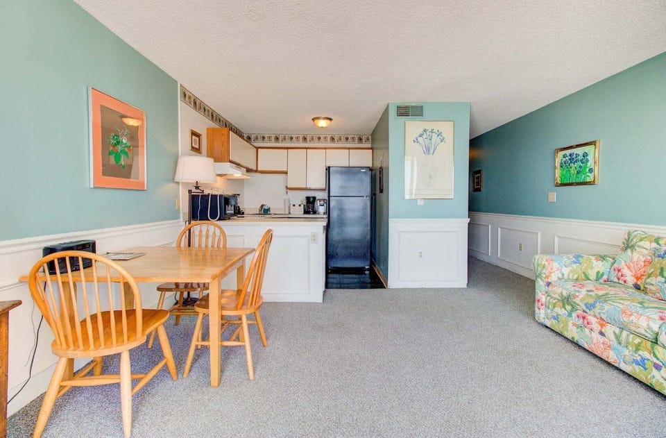 Atlantic Towers 905-print-005-005-Main Living Area-4200x2760-300dpi
