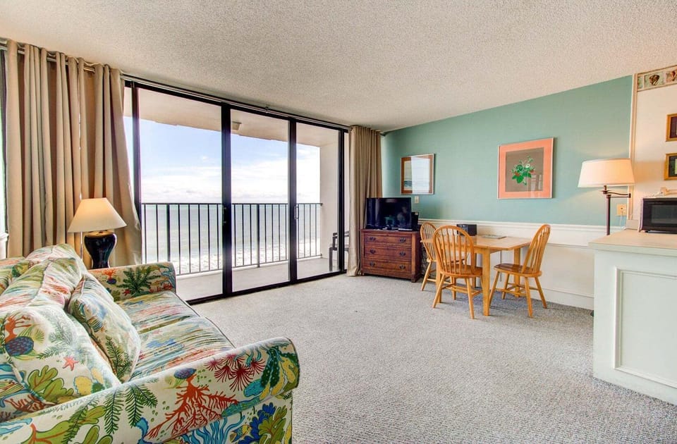Atlantic Towers 905-print-001-022-Main Living Area-4200x2759-300dpi