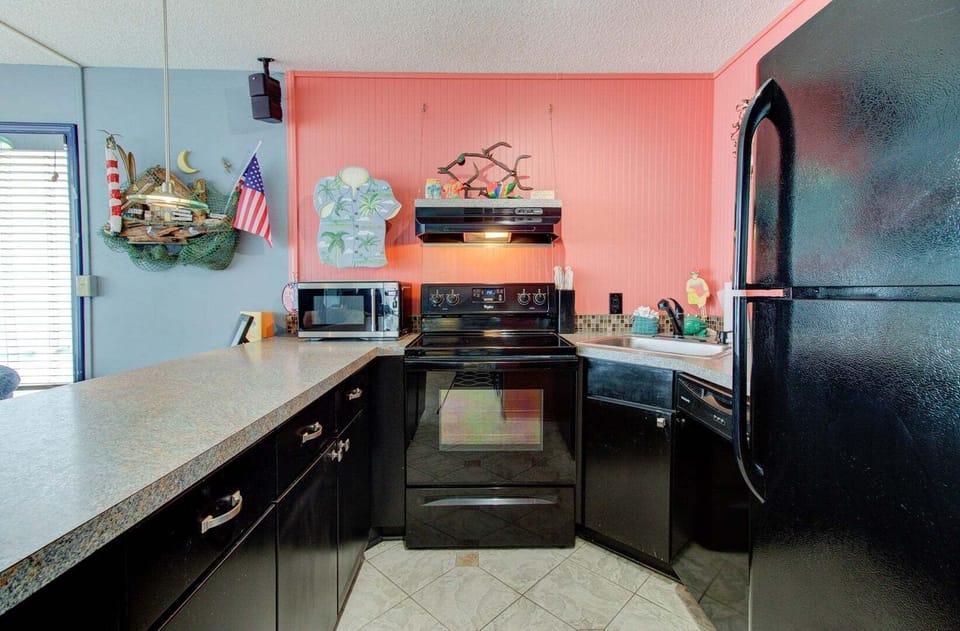 Atlantic Towers 914-print-008-019-Kitchen-4200x2760-300dpi