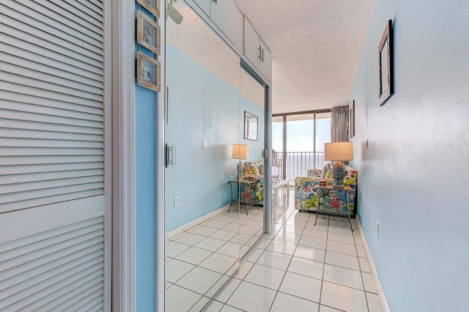 Atlantic Towers 1001-print-018-014-Hallway-4200x2798-300dpi