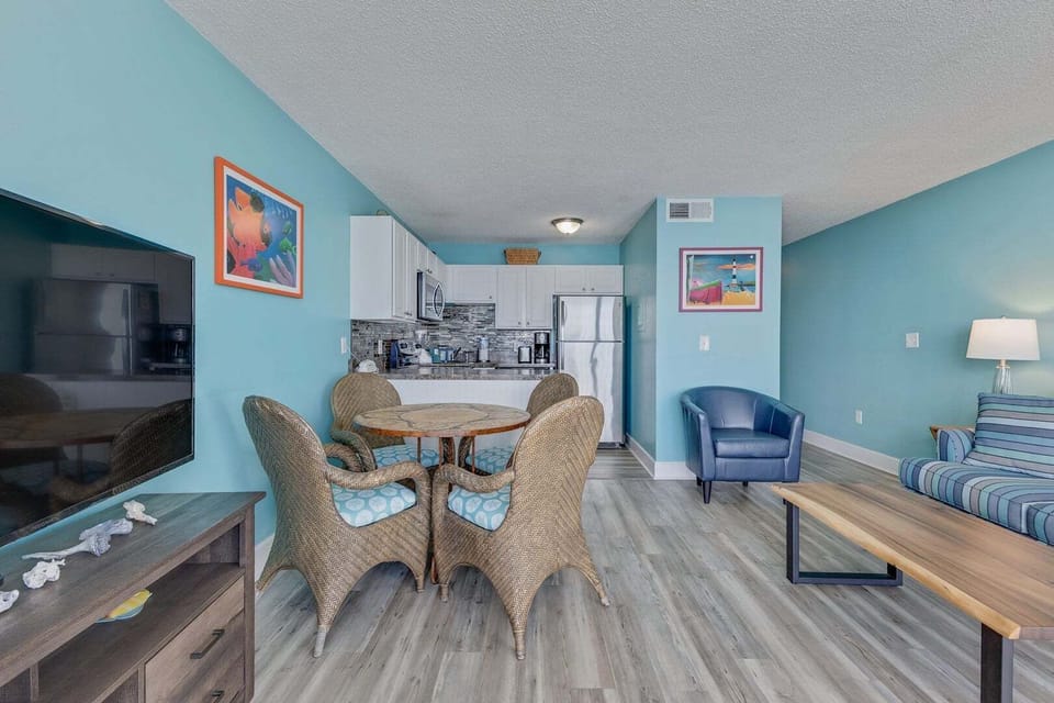 Atlantic Towers 1005-print-006-013-Main Living Area-4200x2800-300dpi