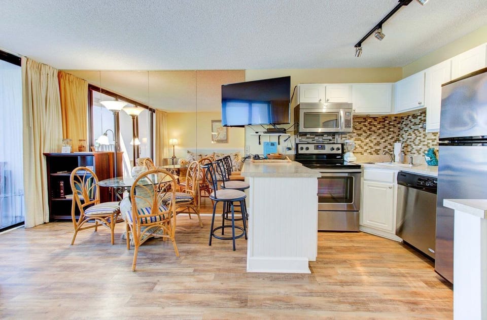 Atlantic Towers 1011-print-007-008-KitchenEating Area-4200x2760-300dpi