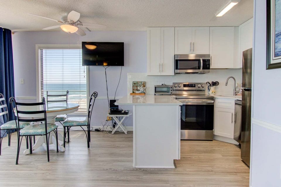 Atlantic Towers 1014-print-008-003-KitchenEating Area-4200x2804-300dpi