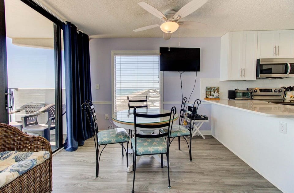 Atlantic Towers 1014-print-005-012-Main Living Area-4200x2760-300dpi