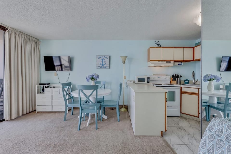 Atlantic Towers 1105-print-008-018-Eating Area  Kitchen-4200x2800-300dpi