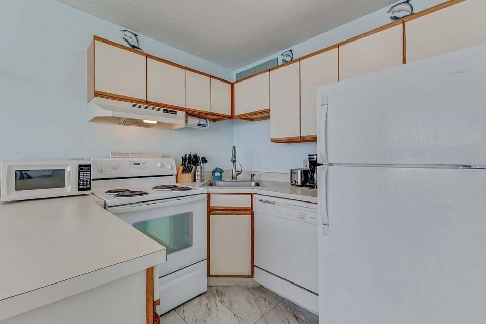 Atlantic Towers 1105-print-010-016-Kitchen-4200x2800-300dpi
