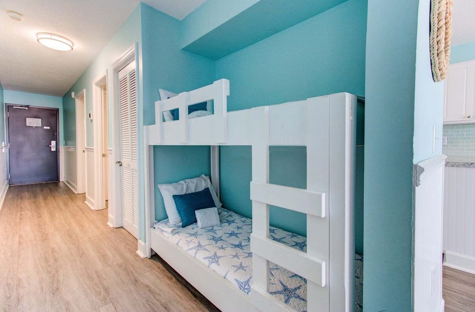 Atlantic Towers 1106-print-020-006-Hall Bunks-4200x2760-300dpi