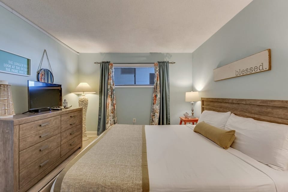 Atlantic Towers 1108-print-015-056-Bedroom-4200x2800-300dpi