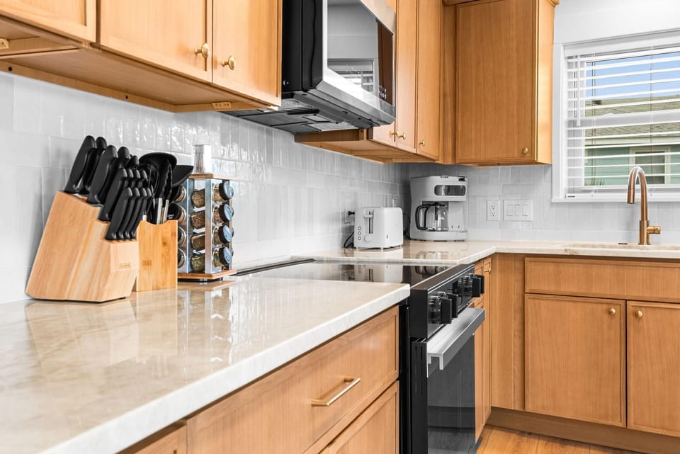 House, Multiple Beds (Sandy Mint) | Private kitchen