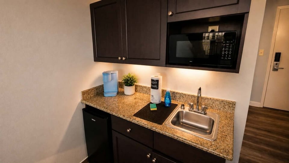 Brew fresh coffee, prepare light meals, or keep your beach snacks within easy reach so you can spend more time enjoying your vacation and less time planning it.