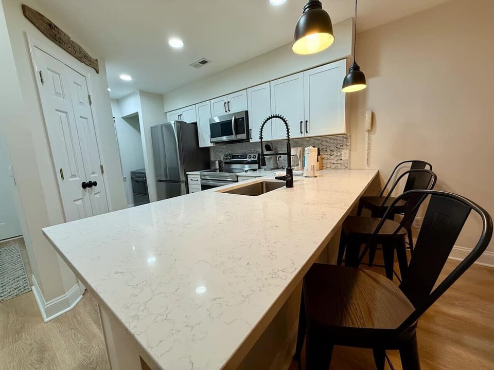Full kitchen bar/eating/sitting area