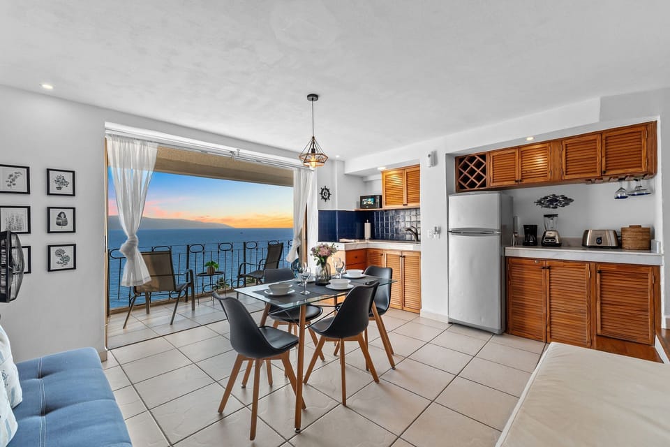 Luxury Apartment | Dining
