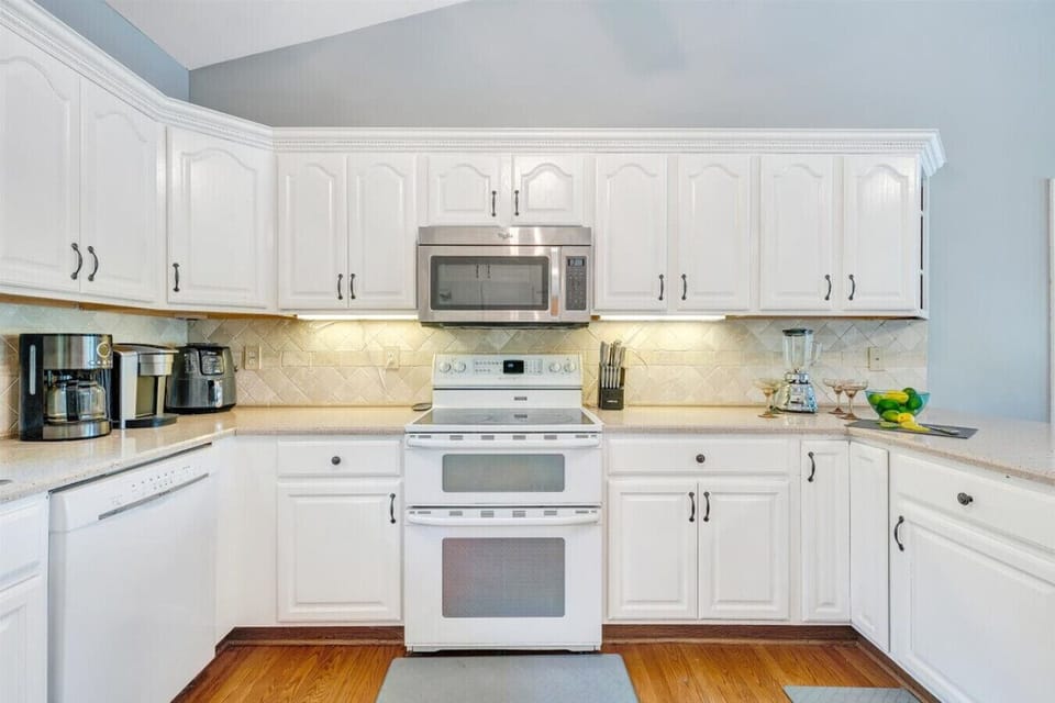 The kitchen has everything you need to whip up a meal