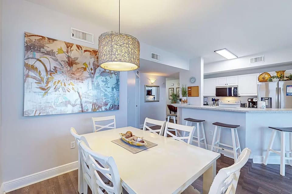 Condo, Multiple Beds (Celadon 409- Champagne Sunsets) | Dining