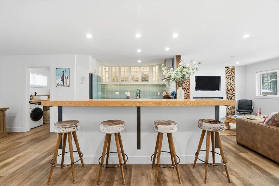 Stylish, fully equipped kitchen with bar seating