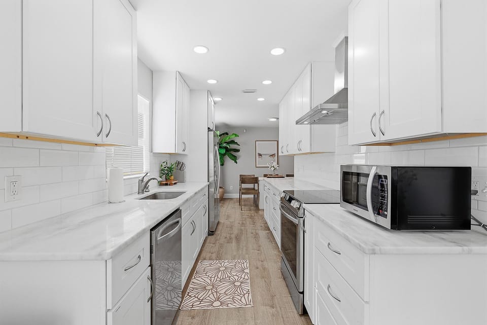 House, Multiple Beds (Orange Coast Getaway) | Private kitchen