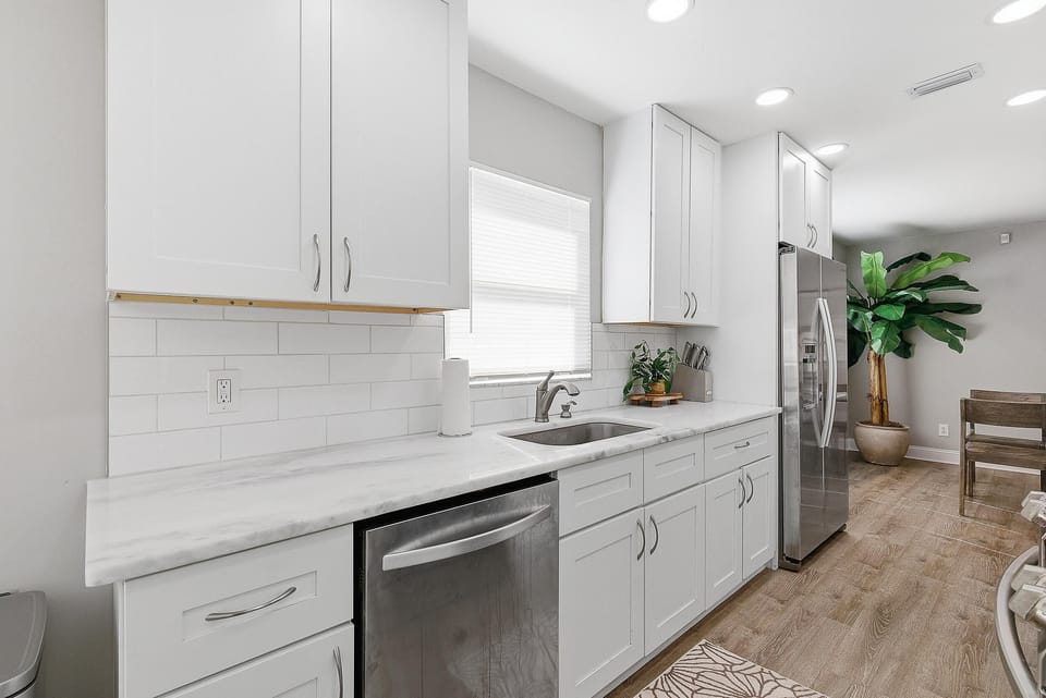 House, Multiple Beds (Orange Coast Getaway) | Private kitchen
