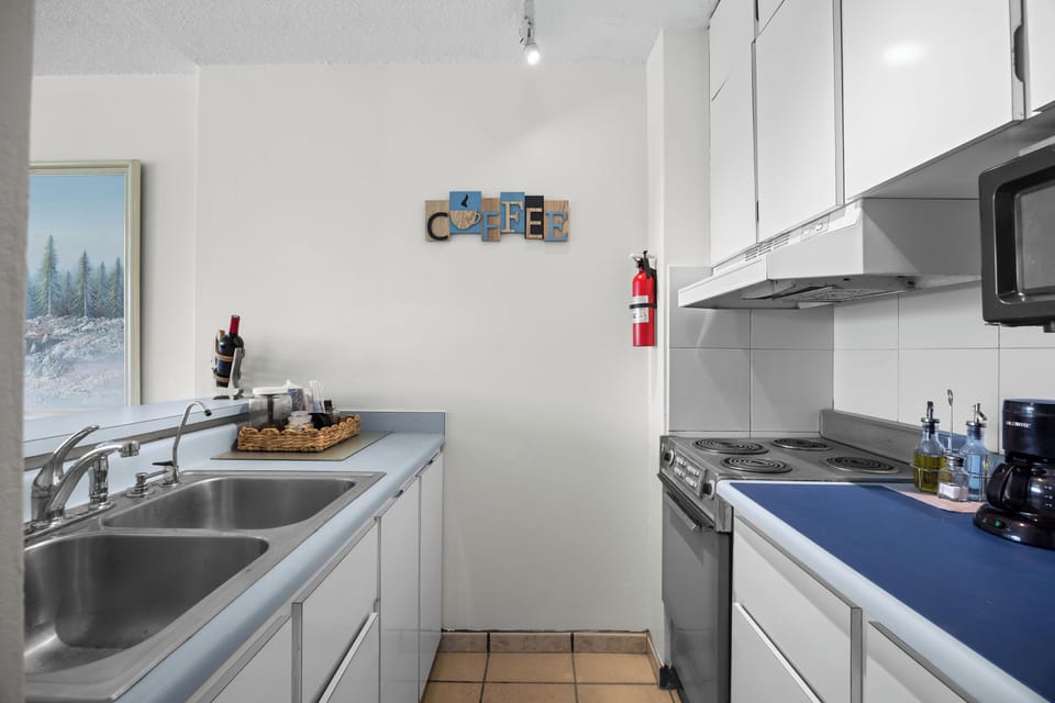 Apartment, Balcony, Pool View | Private kitchen