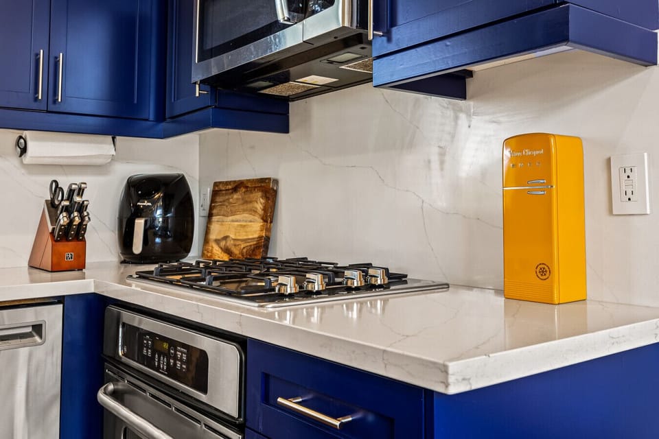 Bold design and sleek finishes for your culinary inspiration.