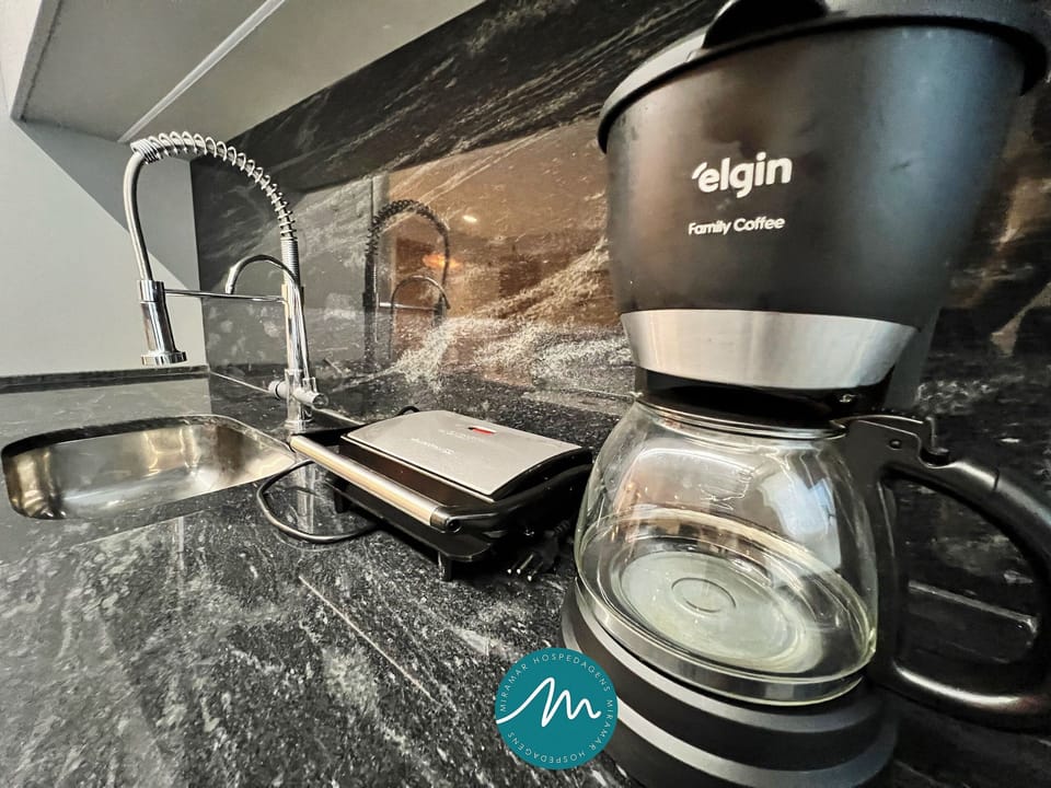 Deluxe Apartment | Coffee and/or coffee maker