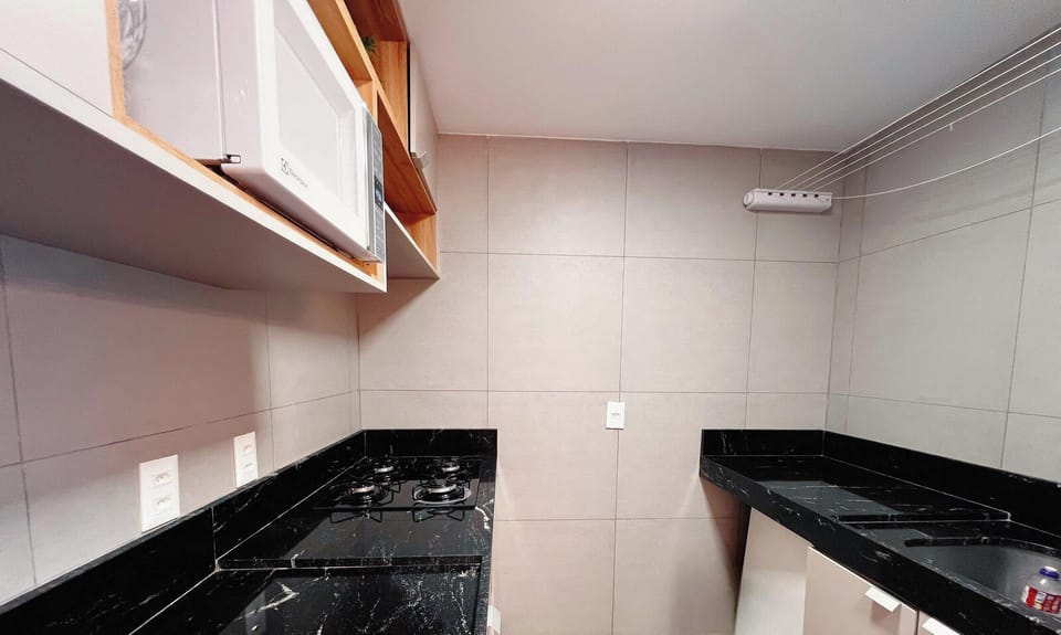 Deluxe Apartment | Private kitchen | Microwave, stovetop, toaster, blender