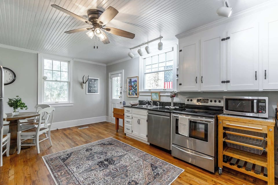 Full Kitchen 