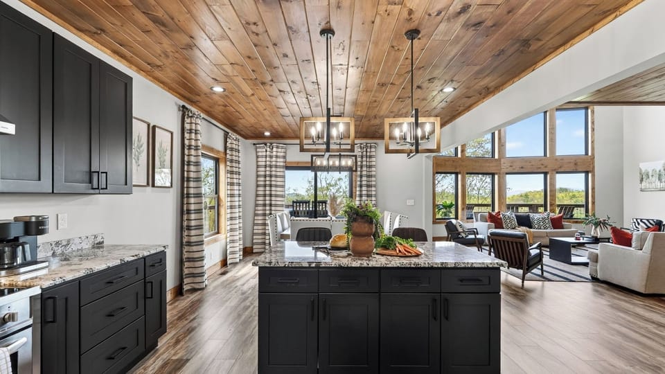 House (5 Bedrooms) | Interior