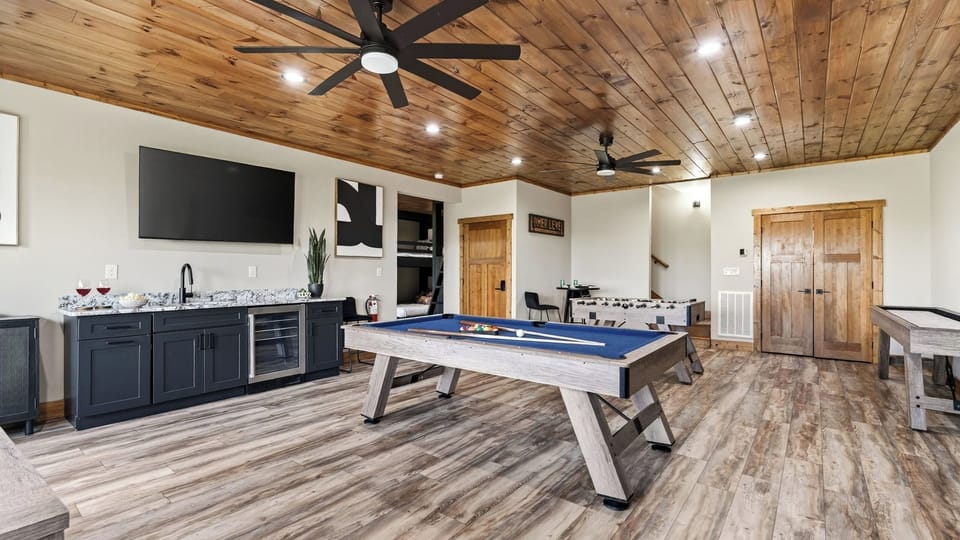 House (5 Bedrooms) | Interior