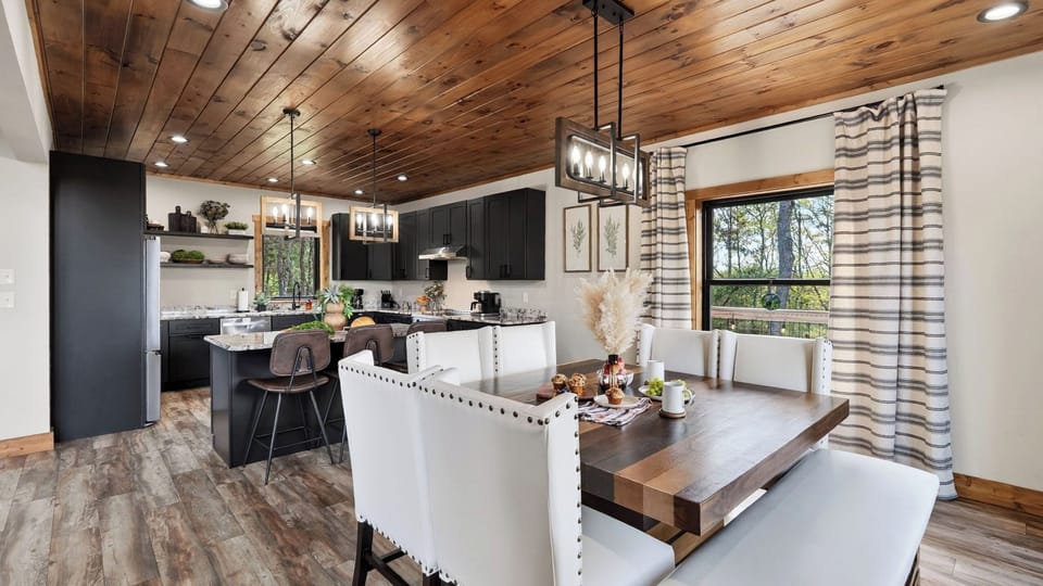 House (5 Bedrooms) | Interior