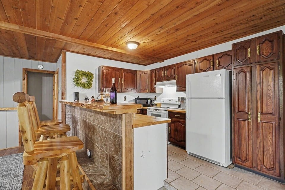 Kitchen | Breakfast Bar Seating | Wood Cabinetry