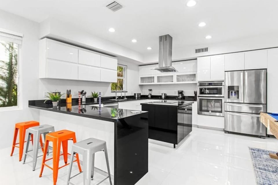 Comfort Villa | Private kitchen | Coffee/tea maker, toaster