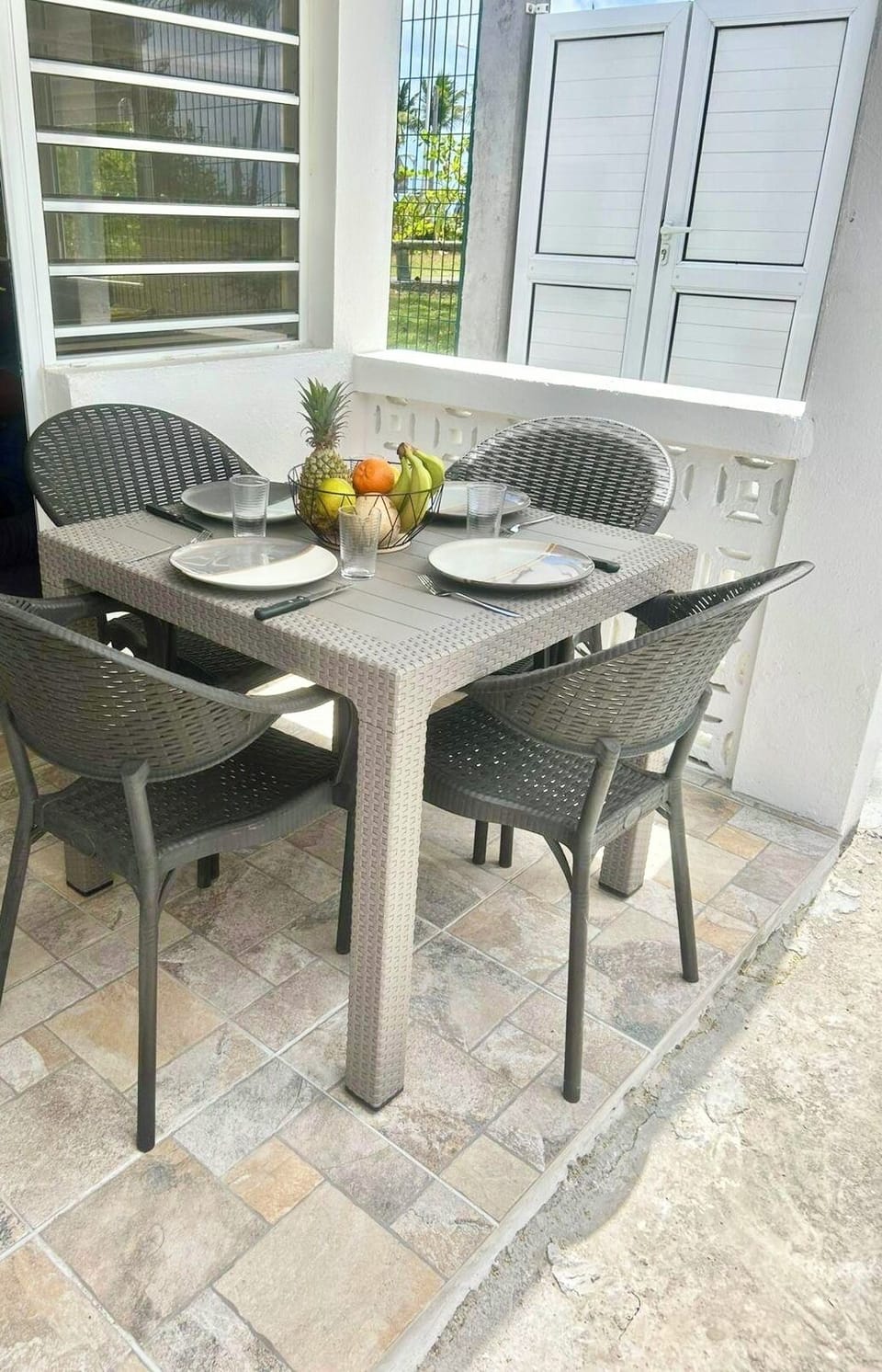 Outdoor dining