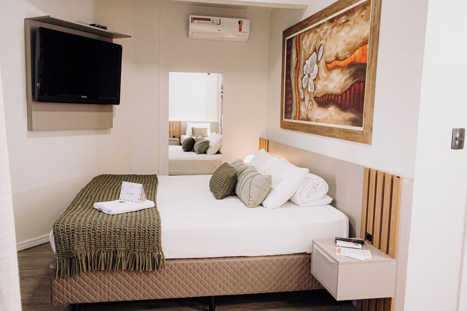 Deluxe Triple Room | Desk, free WiFi