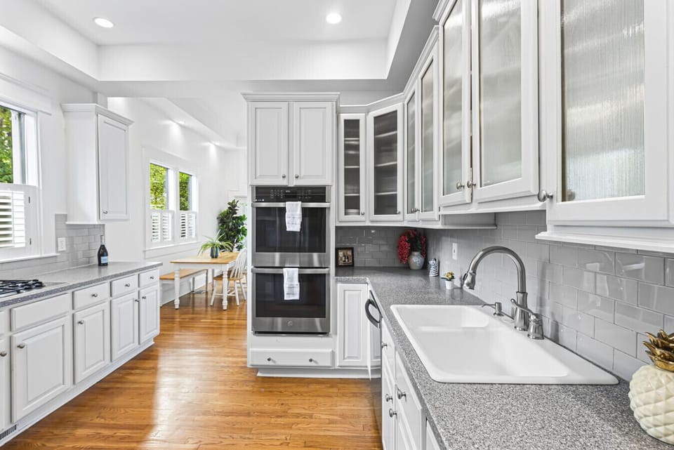 Duel ovens, long countertops and large sink