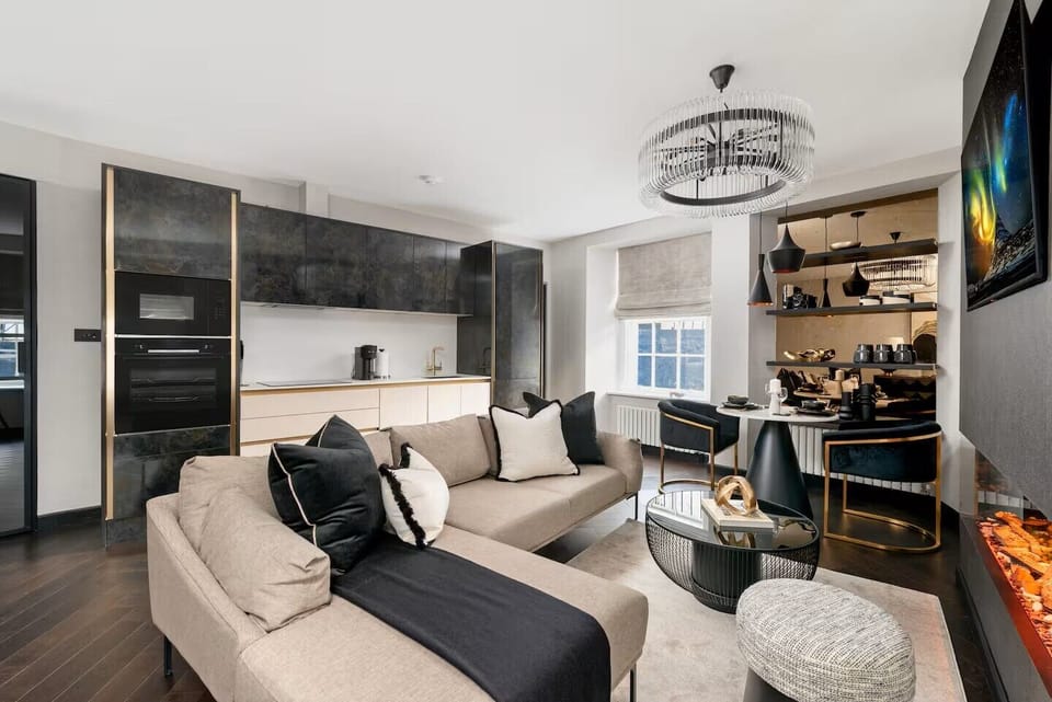 Romantic Apartment, Patio, Courtyard View | Living area